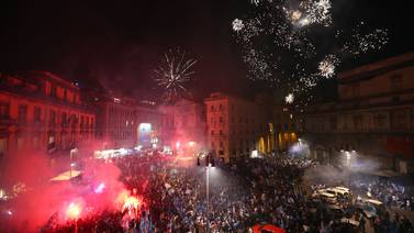 No es una película y menos un bombardeo: es el impresionante festejo del Nápoles