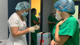 Comienza vacunación contra covid-19 en hospital de Puntarenas: se aplicarán 500 dosis la primera semana