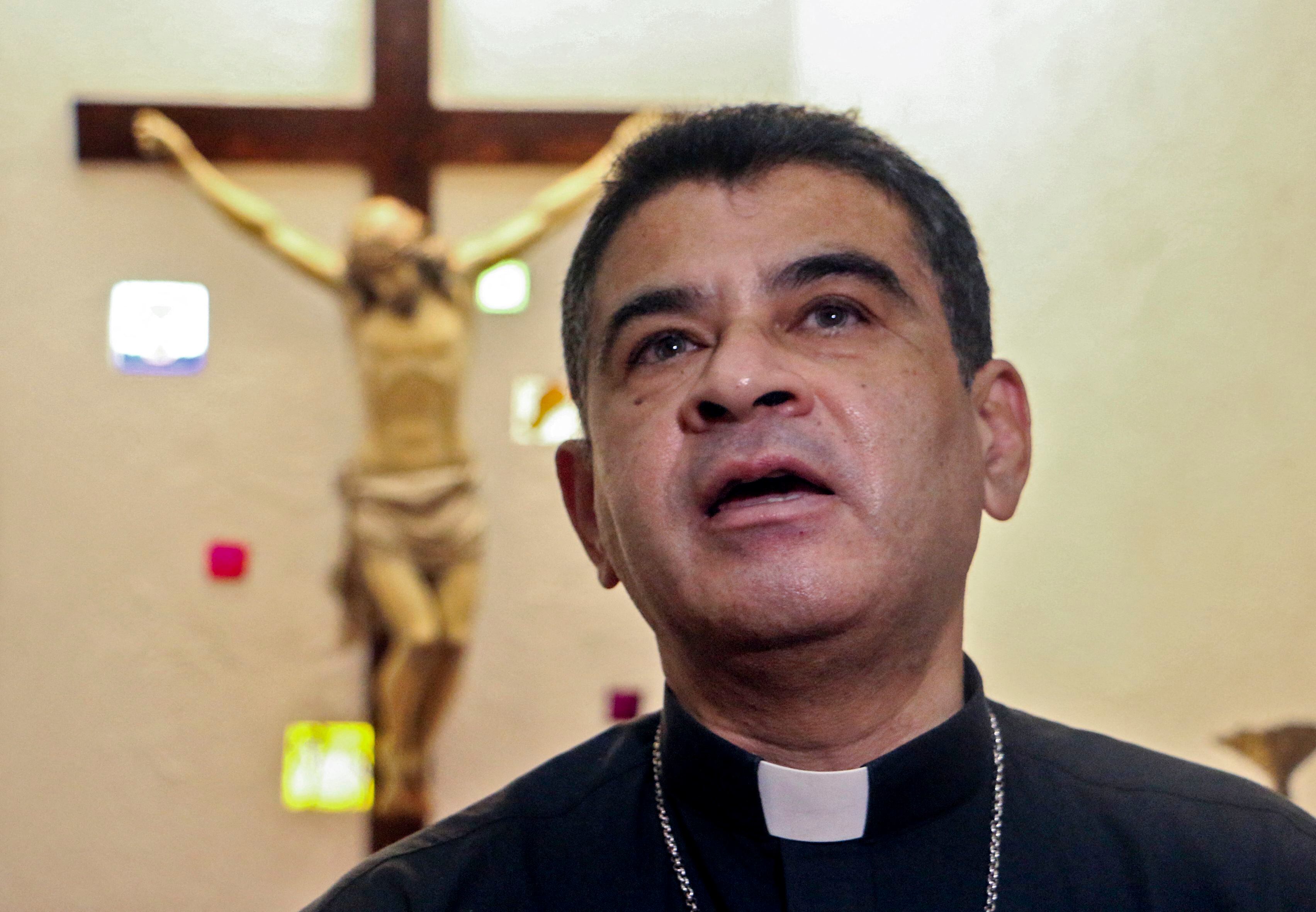 El obispo Rolando Álvarez suma ocho meses detenido por las autoridades nicaragüenses. Estados Unidos, opositores locales y defensores de los derechos humanos piden su liberación. 