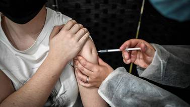 Italia comienza a vacunar a adolescentes de 12 a 15 años contra la covid-19