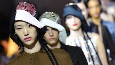 Prada desfila contra la “fast fashion” en Milán
