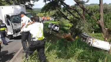 Colisión múltiple de seis vehículos deja un herido en  Cañas