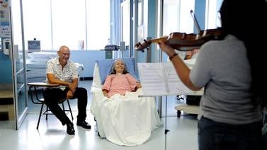 Hospital México regala melodías de esperanza a sus pacientes