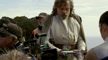 Tras criticar la nueva película de 'Star Wars', Mark Hamill se disculpa por sus dudas