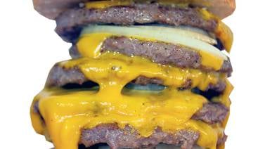  Restaurantes promueven atracones de  superhamburguesas