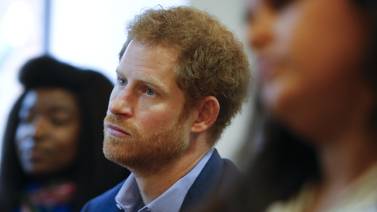 El príncipe Enrique expresa “gran tristeza” por alejamiento de la familia real