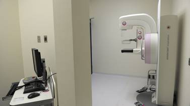 Exjerarcas de INS defienden adquisición de mamógrafo 