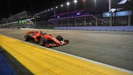 Charles Leclerc supera a Lewis Hamilton en lucha por la ‘pole’ en Singapur