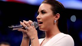 Demi Lovato continúa hospitalizada y ‘sufre complicaciones’ tras aparente sobredosis