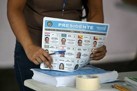 Panameños acuden a votar este domingo para elegir a su presidente 