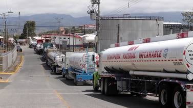 Empresarios de Combustible: 50% de gasolineras enfrentó desabastecimiento por atascos en Recope