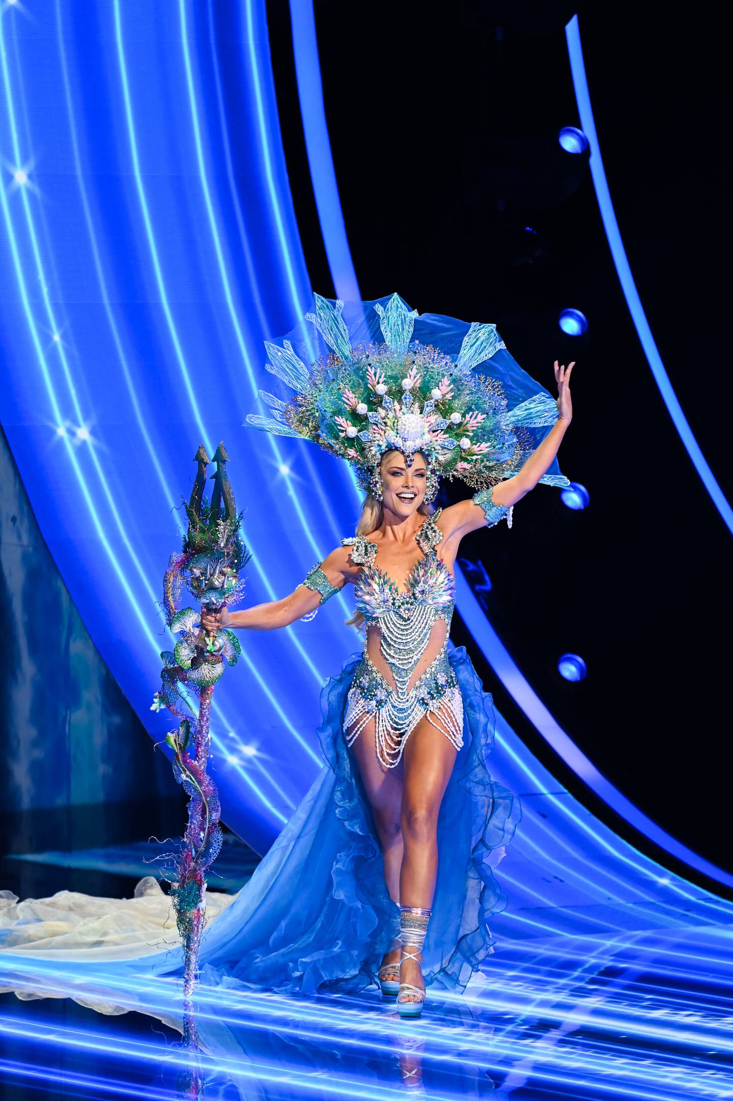 Lisbeth Valverde fue la reina del mar en competencia de traje típico de Miss Universo fotografía Miss Universo