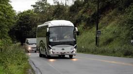 Pasajeros de buses al Caribe pagan hasta el doble de tarifa cuando cierra la ruta 32