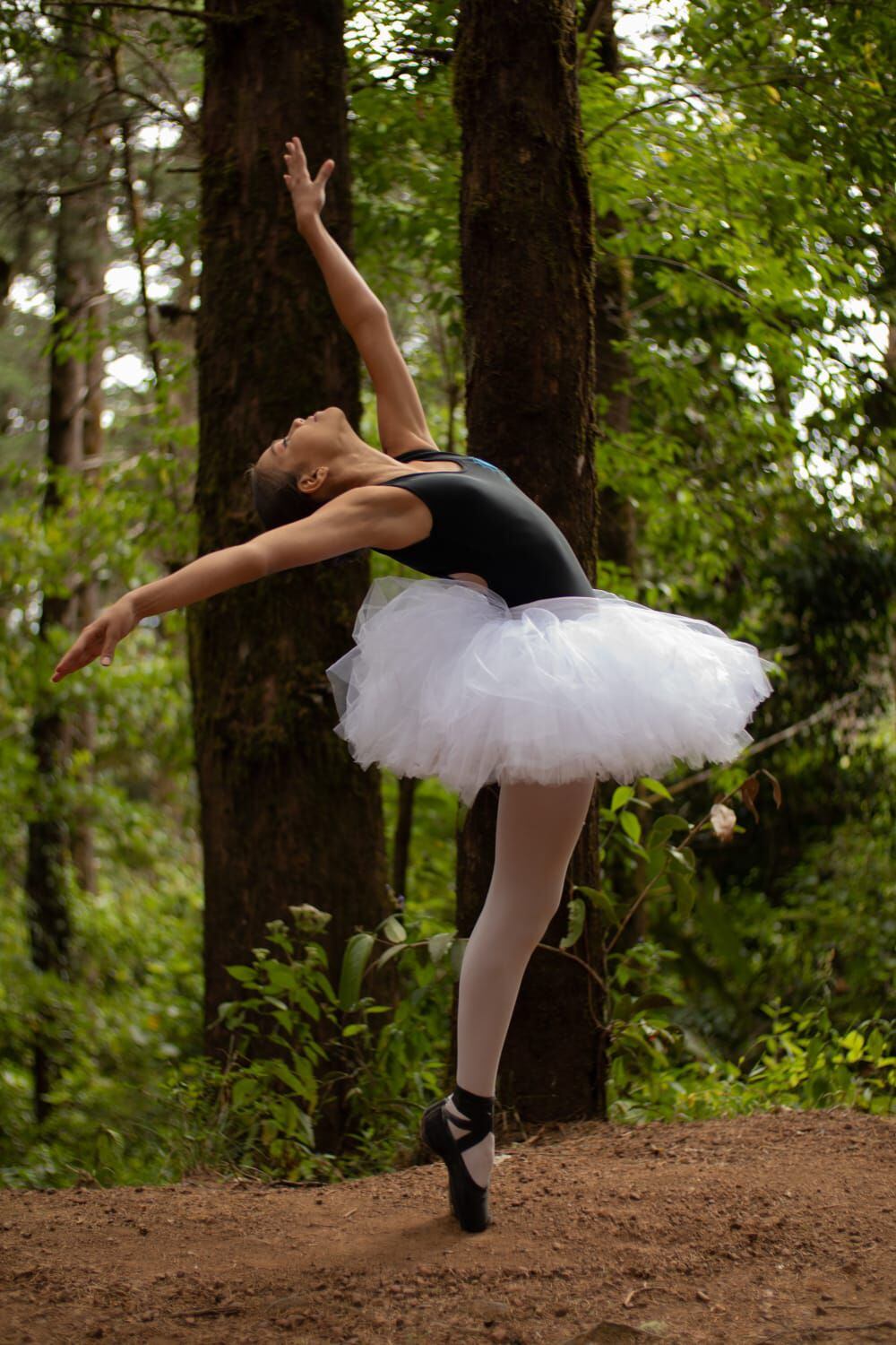 Además de triatlón, Hilary Corrales práctica ballet desde los seis años. En los talleres de la fundación también ha descubierto sus habilidades artísticas para el dibujo y la pintura. Foto: Cortesía