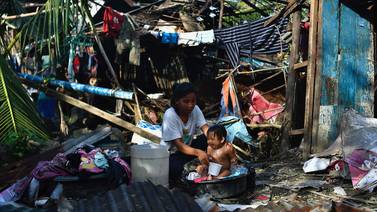 Filipinas despliega Ejército para ayudar a sobrevivientes del tifón Rai