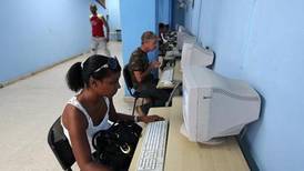 Cuba amplía acceso   a Internet, pero  sigue restringido    en casas