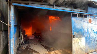 Incendio destruye taller de ebanistería en Sarchí