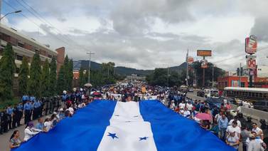 Padres de familia y representantes religiosos marchan en Honduras contra la ideología de género