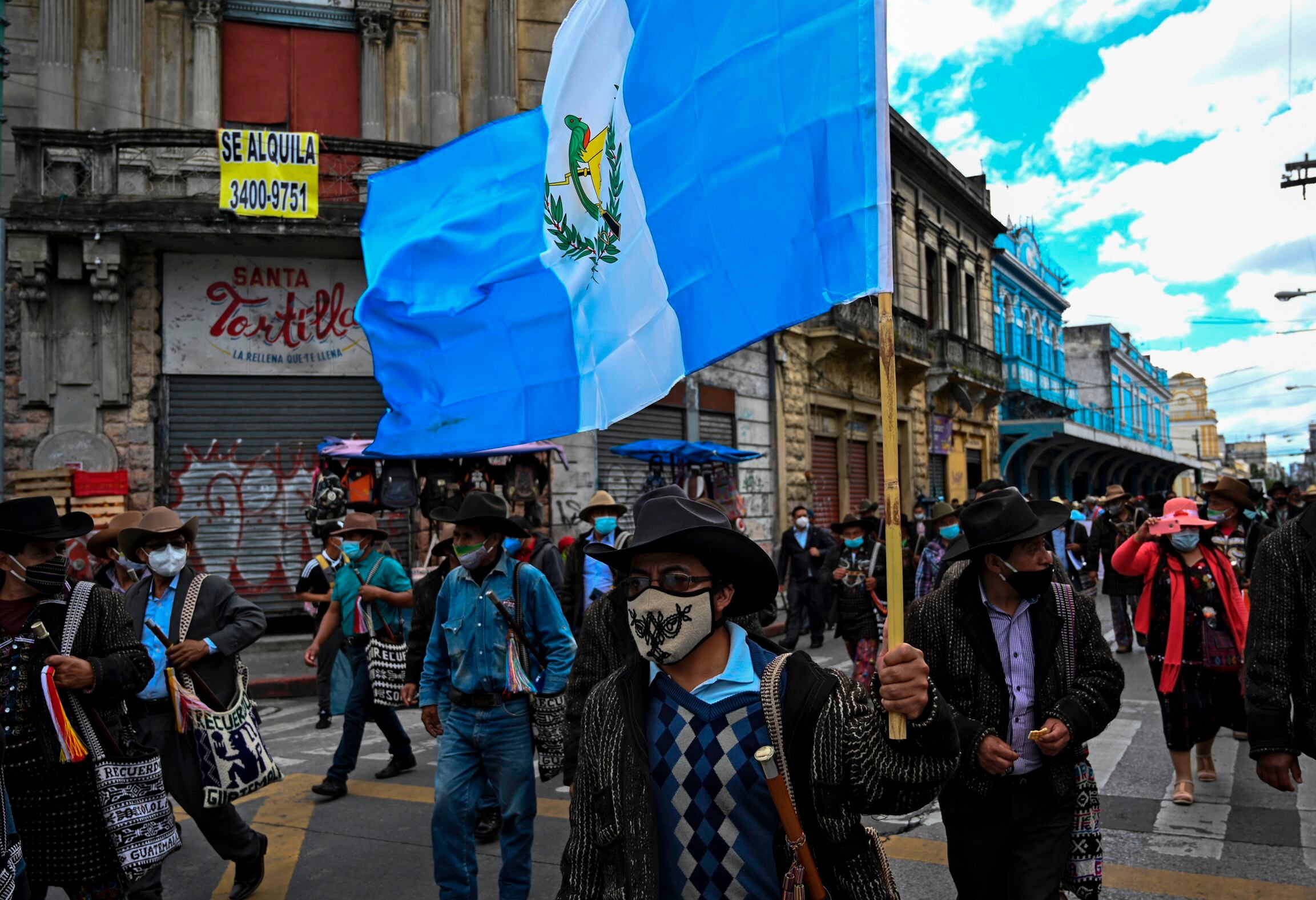 Presidente de Guatemala pide espetar fecha de balotaje   