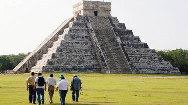 “Fin del mundo” vaticina ganancias para balnearios y ruinas mayas en México