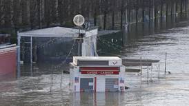 Parisinos se preparan para enfrentar espectacular crecida del río Sena