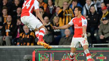 Arsenal venció al Hull City con doblete del chileno Alexis Sánchez