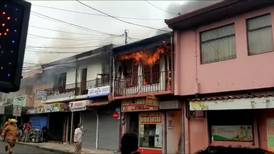 Incendio causa daños en dos casas en Alajuela