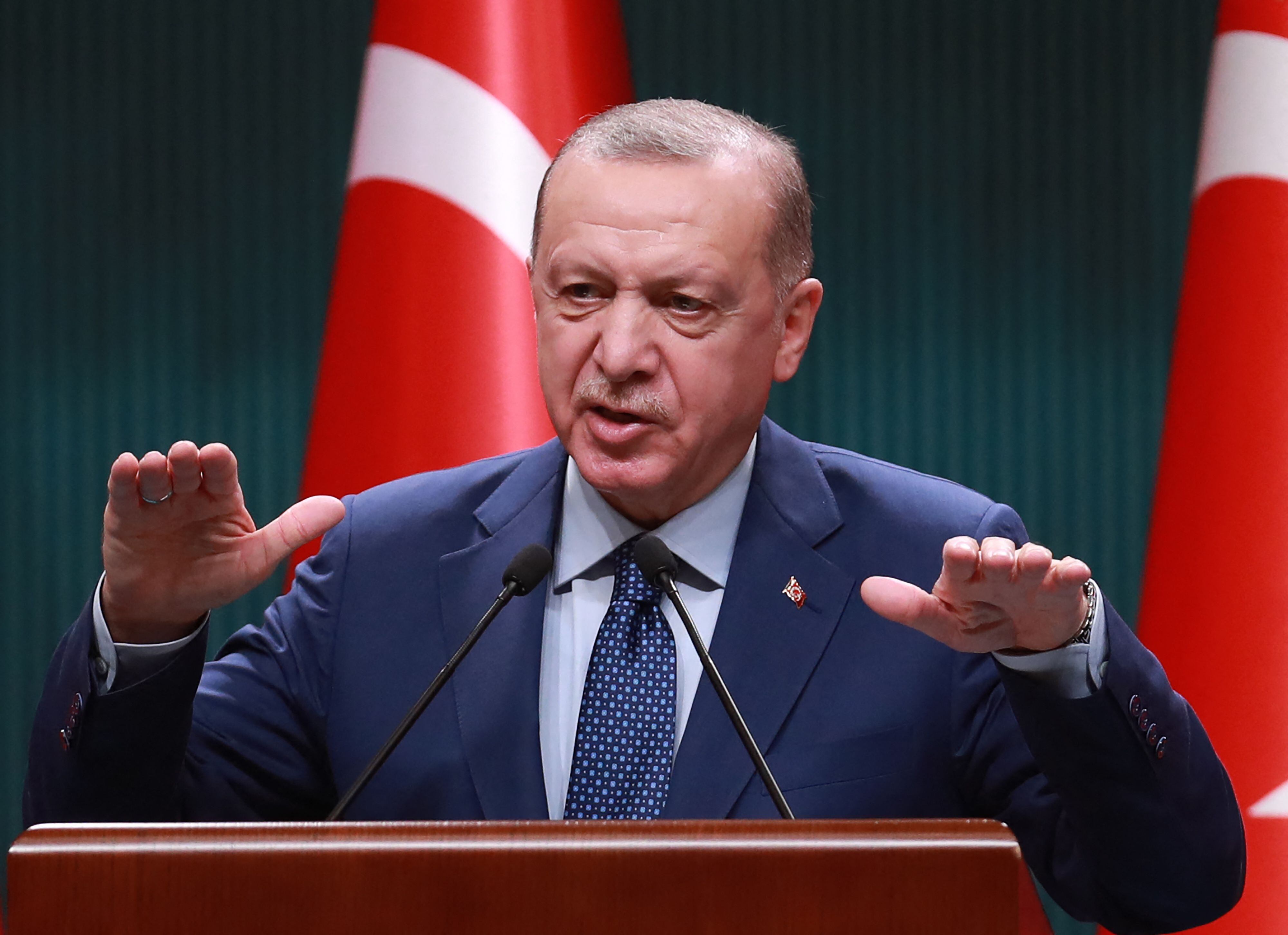 Erdogan busca fortalecer respaldo entre los votantes conservadores en víspera del balotaje en Turquía 