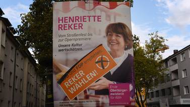 Candidata apuñalada gana alcaldía en Alemania