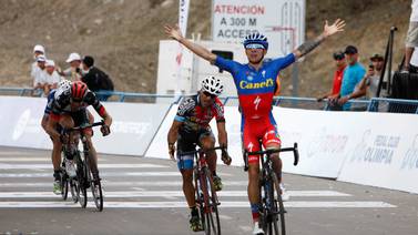 Ciclista Román Villalobos gana etapa y se viste de líder en la Vuelta a San Juan en Argentina