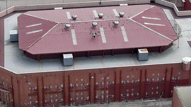 Policía de Ecuador frustra ataque con dron explosivo en una cárcel