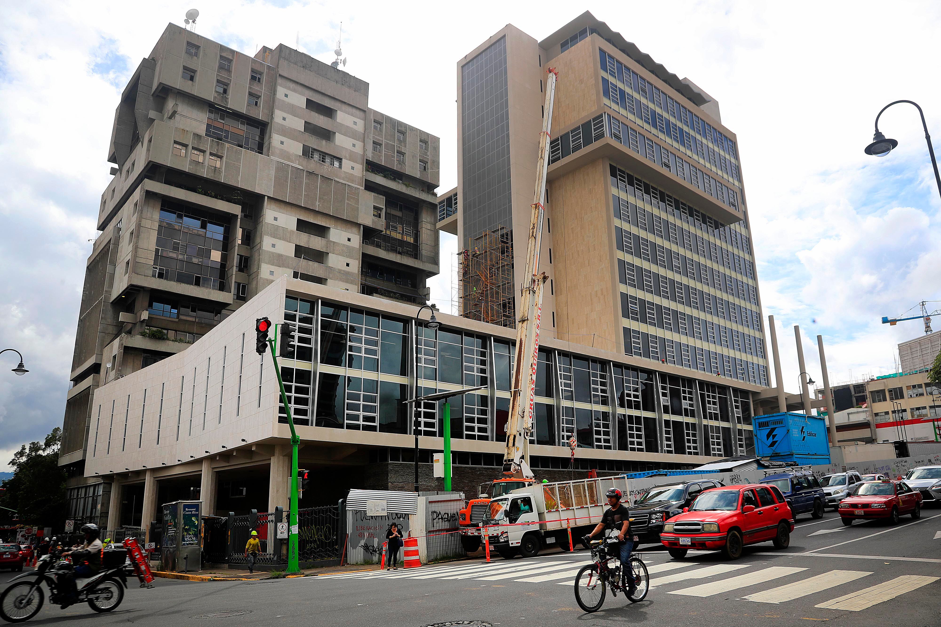 La sanción al exgerente de la CCSS tuvo que ver con el alquiler del edificio de la sede central, en San José. Foto: 