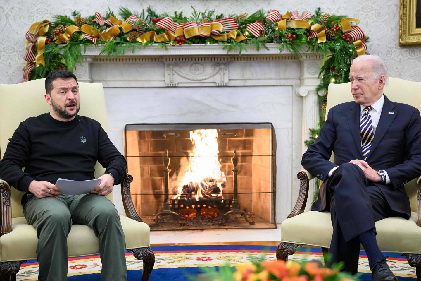 El presidente estadounidense, Joe Biden, se reunió con el presidente ucraniano Volodymyr Zelensky en la Oficina Oval de la Casa Blanca en Washington, DC. Esto fue en diciembre del 2023. (Foto de Mandel NGAN / AFP)