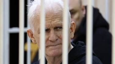 Un tribunal bielorruso condena a 10 años de cárcel a Nobel de la Paz