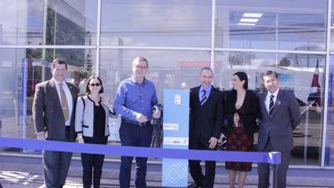 BMW abre primera estación pública de recarga eléctrica 