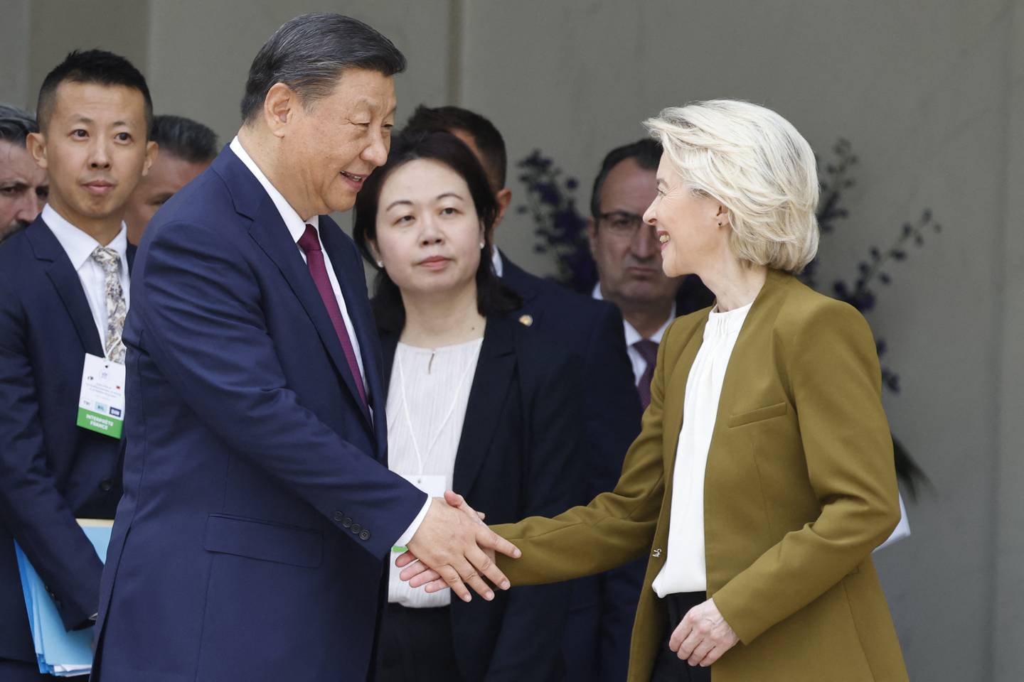 Xi Jinping, presidente de China y Ursula von der Leyen, presidenta de la Comisión Europea