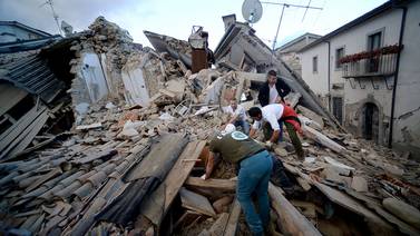 Terremoto en Italia: Al menos 241 muertos, decenas de desaparecidos y edificios dañados en centro del país