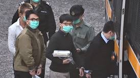 Tres activistas prodemocracia en Hong Kong condenados a penas de cárcel