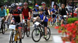 Unos 150 ciclistas abogan por un transporte más sostenible