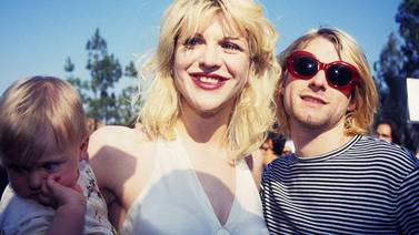 Página Negra: Courtney Love y Kurt Cobain con la hija de nadie