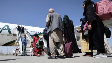 Primer vuelo comercial internacional despega de Kabul desde regreso de los talibanes al poder