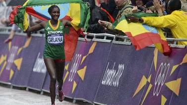 Etíope gana oro e impone récord