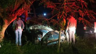 Una joven muerta y 3 heridos por choque de auto contra árbol