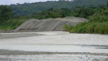 Contraloría señala incongruencias en concesiones para extraer material de ríos y tajos
