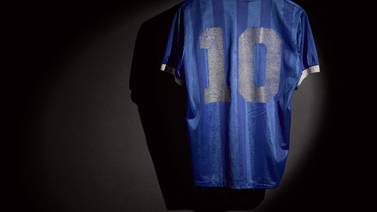 Piqué intentó comprar mítica camisa de Maradona vendida en cifra récord:  $9.3 millones