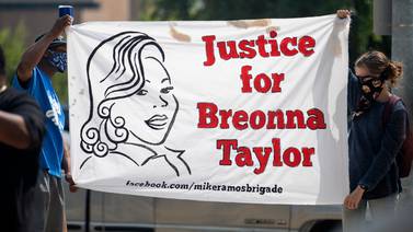 Justicia de Estados Unidos inculpa a cuatro policías por muerte de afroestadounidense Breonna Taylor