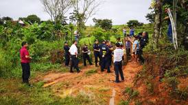 Policía entrega dos fincas del territorio indígena de Salitre a la asociación de desarrollo