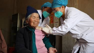 Las residencias de ancianos en China, en alerta por la nueva ola de covid