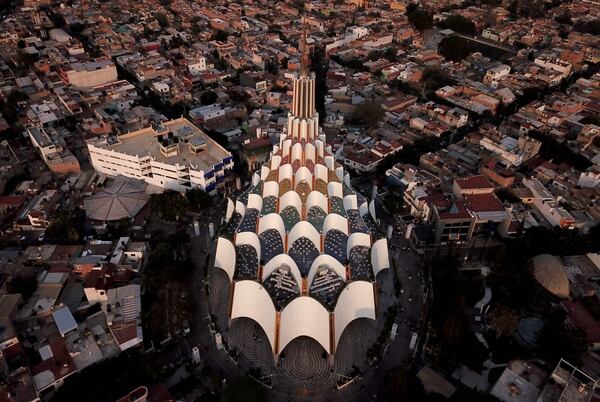 La historia de la ‘Luz del Mundo’, la controvertida iglesia de Naasón ...