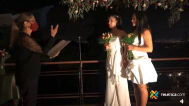 'Las declaro esposa y esposa’: Costa Rica celebra su primer matrimonio igualitario